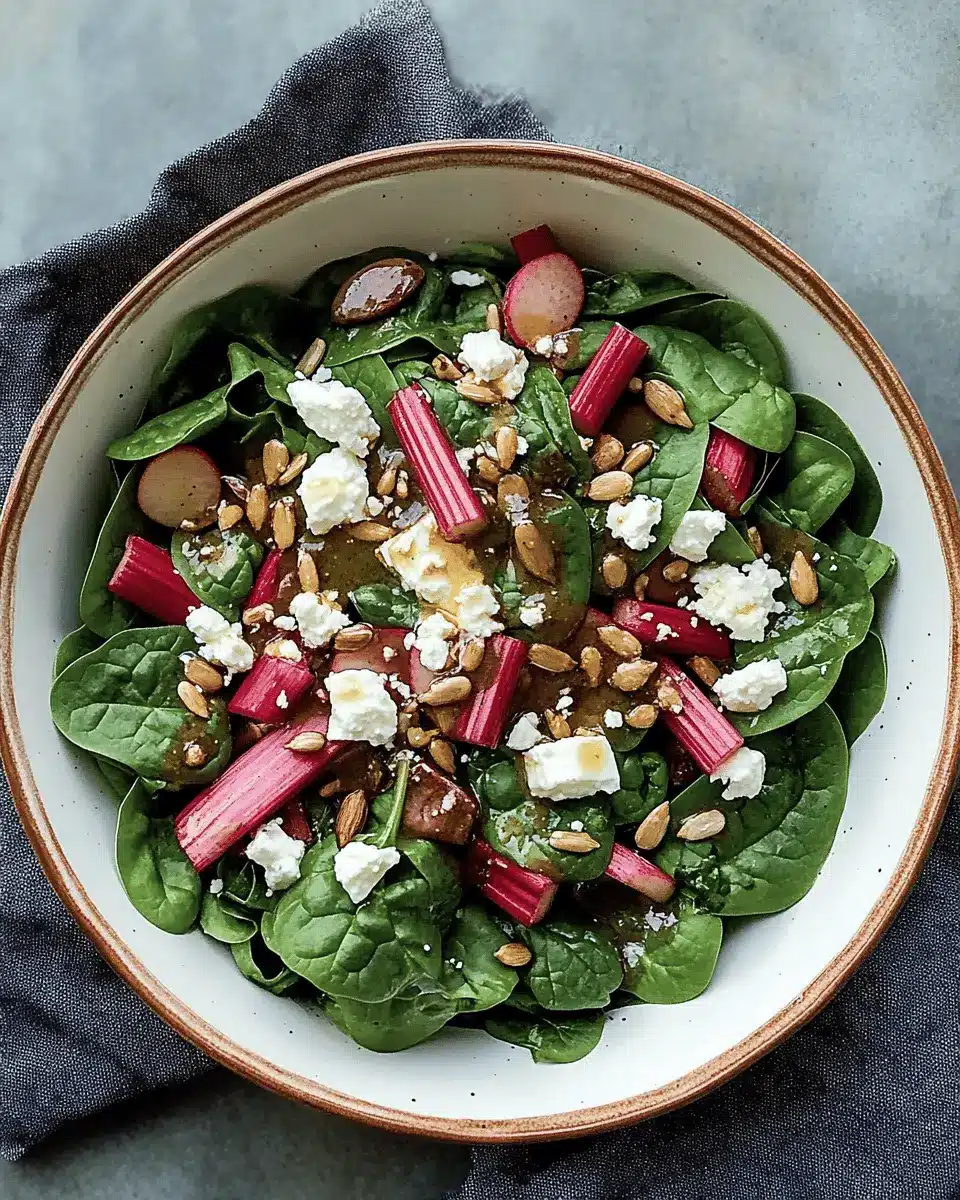 Spinat-Rhabarbersalat mit Feta: A Refreshingly Unique Delight