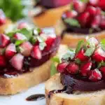 Rezept für Geröstete Rote-Bete-Granatapfel-Crostini First Image First Image
