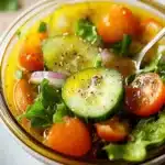 Honig-Senf-Zitronen-Vinaigrette – So lecker, dass du jeden Tag Salat essen willst! First Image First Image
