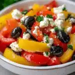 Paprika-Feta-Salat mit Oliven – So einfach, so gut! First Image First Image