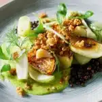 Karamellisierter Fenchel mit Belugalinsen-Balsamico-Creme, grüner Apfel-Vinaigrette und Crunch First Image First Image