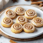 Zimtschnecken-Plätzchen – Mini-Zimtschnecken für die Keksdose First Image First Image