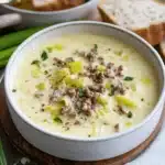 Käse-Lauch-Suppe mit Hackfleisch: Schnell, einfach und so cremig First Image First Image