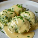 Spinatknödel mit Käsesauce als Hauptgericht First Image First Image