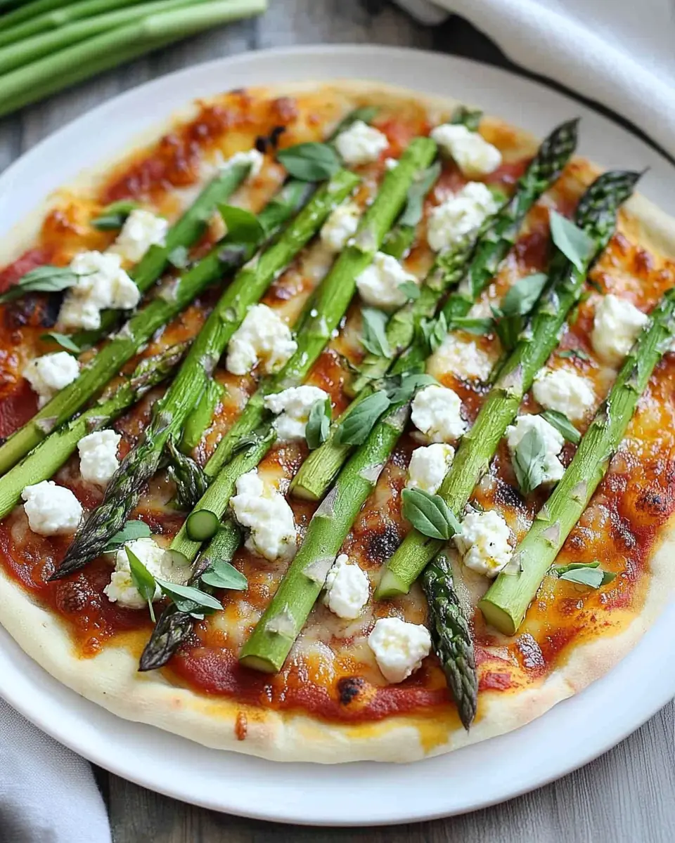 Pizza mit grünem Spargel und Ziegenkäse: Irresistibly Fresh Flavor