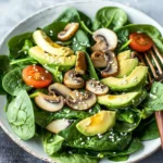 Spinatsalat mit Champignons und Avocado First Image First Image