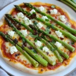 Pizza mit grünem Spargel und Ziegenkäse First Image First Image
