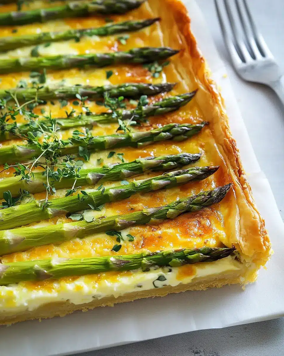 Einfache Blätterteig Tarte: Irresistibly Creamy with Green Asparagus