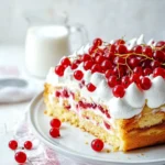 Johannisbeerkuchen mit Baiserhaube und Buttermilch First Image First Image