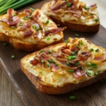 Flammkuchen-Toast mit Speck und Zwiebeln First Image First Image