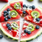 Wassermelonen-Pizza, gesunder Sommersnack First Image First Image